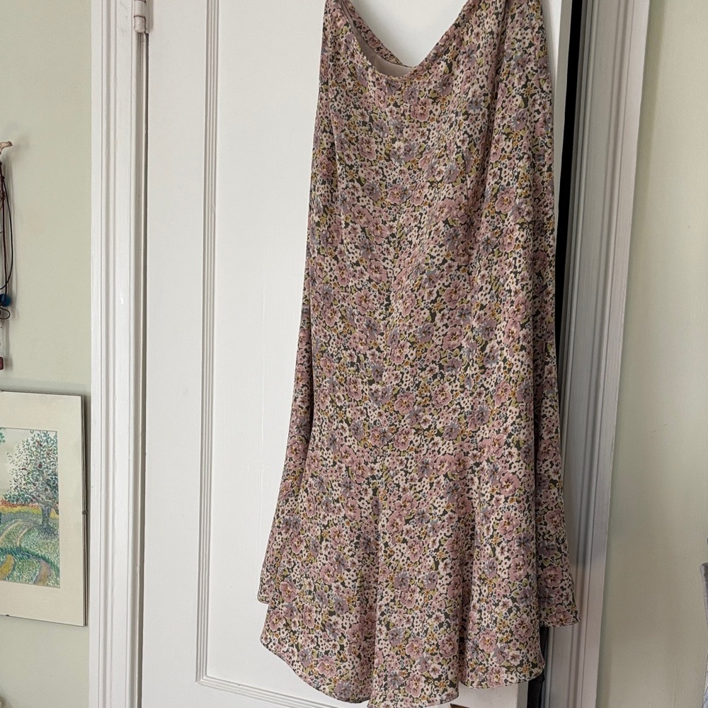 Sundance Silk Floral Fitted Midi Skirt  Sz 6. Like new. Fully lined.
